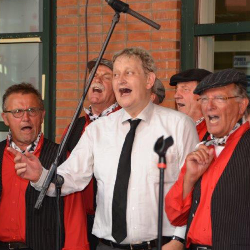 Zwanenkoor met burgermeester van der Laan